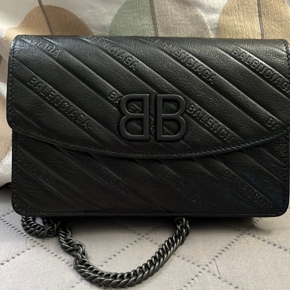 Pre-loved Balenciaga Wallet on Chain(barely used) - Picture 9 of 15